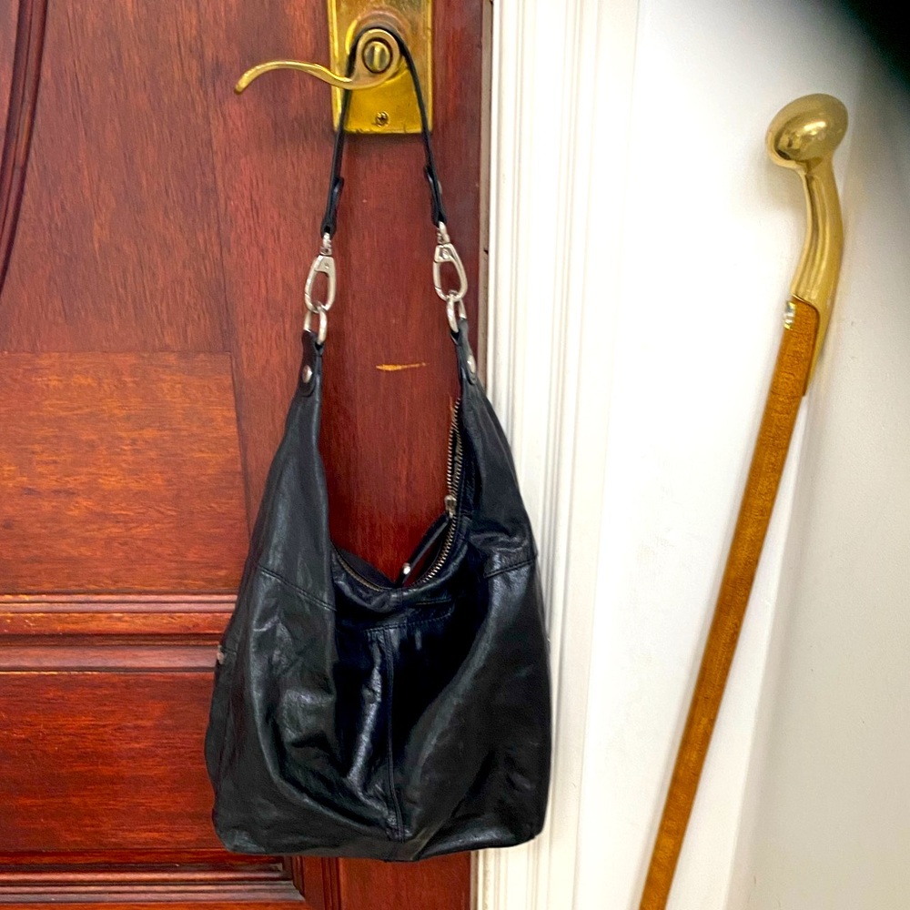 Hobo bag, many pockets.